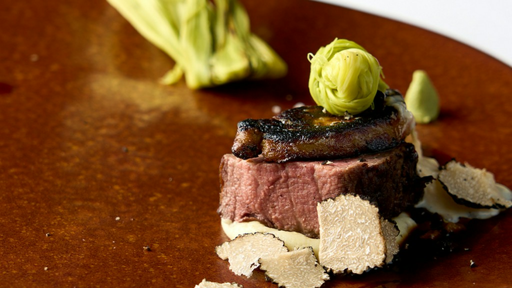 大地の物語を味わうようなドラマチックな一皿『メインの肉料理』