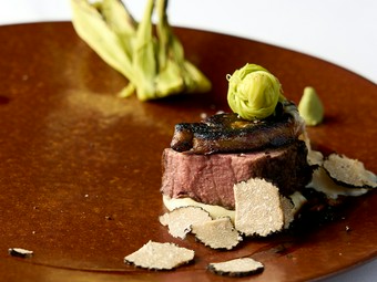 大地の物語を味わうようなドラマチックな一皿『メインの肉料理』