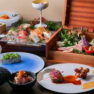 四季折々の上質な地元食材で織りなす、旬の皿と寿司が評判。和のジャンルを超えた素材や趣向を散りばめ、食材の新たな魅力を引き出した料理と、一貫一貫が創作料理のような美しくおいしい寿司を満喫できます。