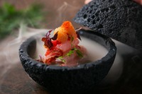 瞬間燻製で仕上げる香りと身の食感にうっとり『金目鯛の炙り』