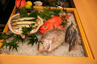 旬のとびきりの鮮魚、季節の野菜や山里の幸、九州産黒毛和牛