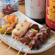 お一人様での利用も歓迎。熟練の焼き手が届ける一本と共に、気ままに一杯楽しめます。店主自慢のコースはもちろん、単品オーダーもできるので、二軒目にもオススメです。