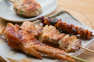 福岡エリアで先駆け、メイン食材に迎えた「土佐はちきん地鶏」