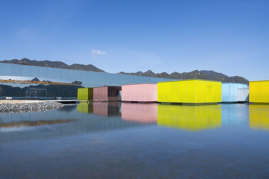 「世界で最も美しい美術館」と島々を望む絶景レストラン