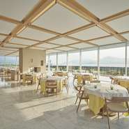 親しいご友人を呼んで特別な日をお祝いしたり、ご両家の顔合わせなどに。アニバーサリープランもご用意しております。ゲストが30人前後集まれば店舗の貸切利用もOKです。