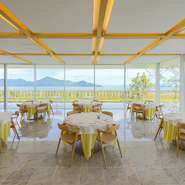 開放感あふれる店内は、どこからでも瀬戸内海を一望できます。落ち着いたレストランの雰囲気の中、大切な方と一緒にお越しください。