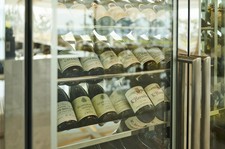 プリフィックススタイルで前菜 2 品、お魚料理、お肉料理を選べる４品仕立てのコースです。
