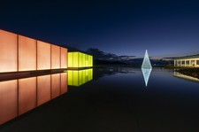 オードブル、温かいオードブル、メインをお魚またはお肉料理からお選びいただけるコースでございます。