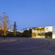 ソムリエが厳選したペアリングメニュー(ランチ6,000円、ディナー15,000円)もございます。ご希望がございましたら、当日スタッフにお申し付けください。