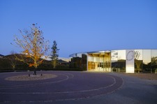 オードブルの2品、メインをお魚またはお肉料理からお選びいただけるコースでございます。