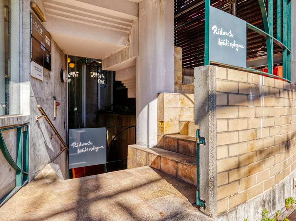 地下にひっそりと佇む、上品なイタリアンレストラン