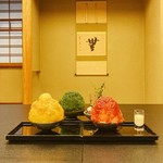 マンゴー・いちご氷 【単品各2,200円 / ＋選べる日本茶セット2,800円 / ＋選べる日本茶（2名様）3,200円　
抹茶・季節限定氷【単品各2,400円 / ＋選べる日本茶セット3,000円 / ＋選べる日本茶（2名様）34200円　