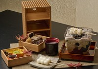 炭火で焼く団子セット2,000円　炭火で焼く団子セット＋選べる日本茶2,400円　炭火をお持ちしご自身で焼いていただくお団子セットです。トッピング（お汁粉・あんこ・ずんだ餡・みたらしソース・染めおろし・きな粉）