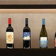 ワインはソムリエがセレクトし、メニューを考案しています。メインとして選んでいるのはイタリア・シチリア島のドンナフガータ社の銘柄。魚だけでなく、肉にもぴったりと合うマルチなラインナップが魅力です。