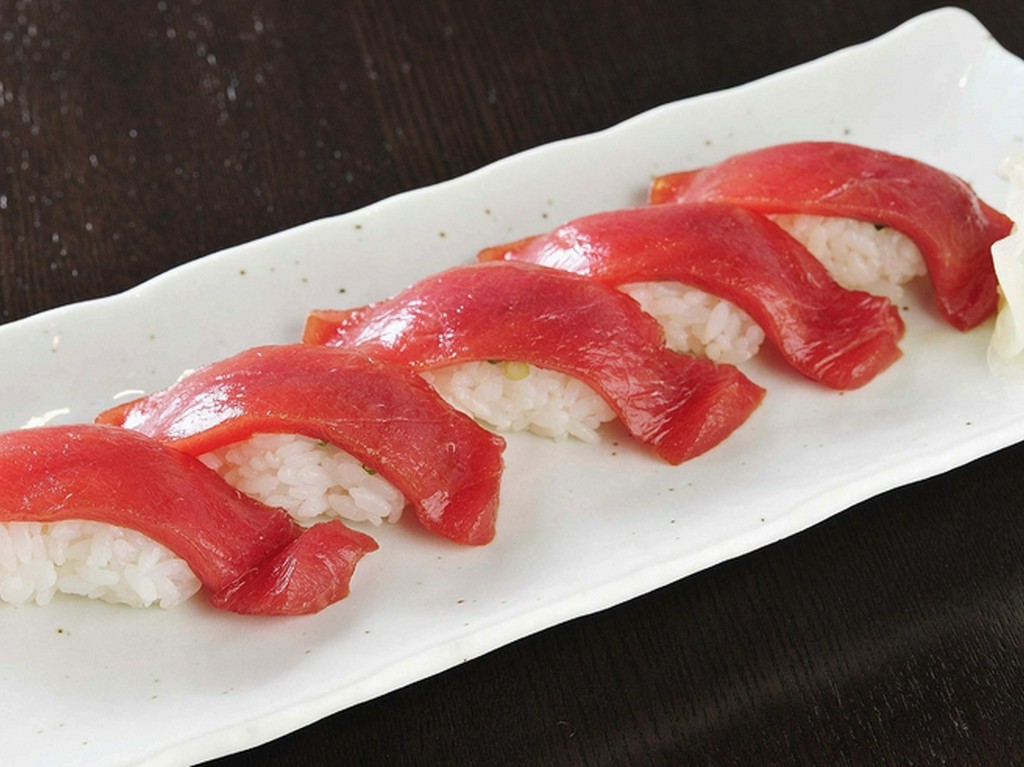 創業以来愛され続ける名物寿司『本鮪漬け握り』