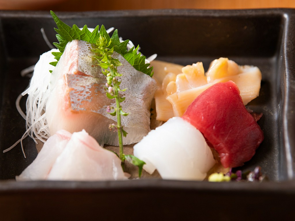 季節折々の海の幸を満喫できる『刺身盛合せ』