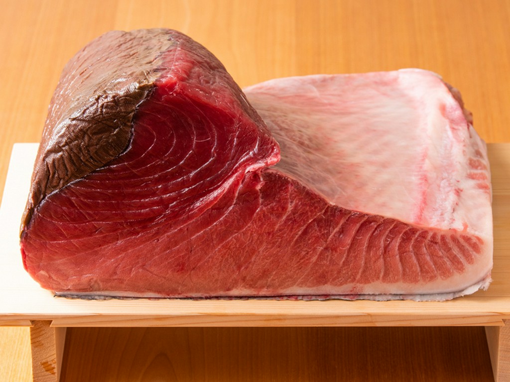 市場で吟味を重ね買い付け、その素材の味わいを引き出す