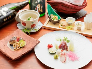 香川の新鮮野菜や銘柄肉、瀬戸内の魚介、各地の旬食材が集う
