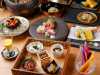  四季折々の旬の素材を活かし、日本料理の魅力に触れられる『コース各種』