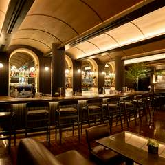 待ち合わせに。食前酒やバーだけの利用としても訪れたい