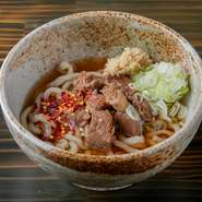 誕生日には、こだわりのうどんでお祝いしませんか？誕生日の人は、トッピングを乗せ放題できる太っ腹企画を開催中です。誕生日を証明できるものが必要で、期限は誕生月内であればよいそうです。