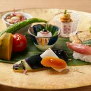2種類の会席料理のほか、旬の食材を使い、日替わりで献立が用意されています。料理に使われる野菜は東京産。露地栽培が基本の、旬真っ盛りのおいしい野菜を仕入れ、あんどの職人の手により提供されます。