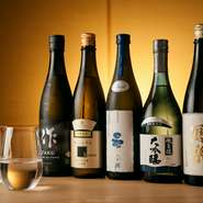 【赤坂あんど】では季節の冷酒として、旬の料理と一緒に旬の日本酒を楽しめます。おいしい日本酒をおいしい状態で飲む。全国の銘酒を、品質にこだわり、厳選しています。