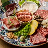 肉の産地にはこだわらず、上質な肉だけを店主の目利きにより仕入れており、その仕入れ状況に応じて食材をセレクト。『上タン』や『シャトーブリアン』など上質な肉も手頃な価格で提供しています。