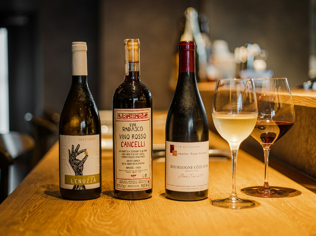 厳選された肉とナチュールワインがお得に楽しめます