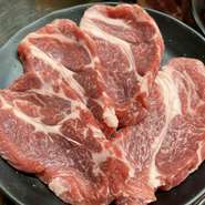 創業当時からこだわる、絶品の肉厚ラム『肩ロース』