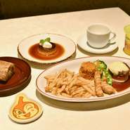 3児のパパでもあるオーナーが自らの経験を踏まえて導入したファミリーデイは、離乳食の持ち込みやベビーカーの利用もOK。「子ども連れで本格フレンチを楽しみたい！」という願いをかなえるうれしいサービスです。