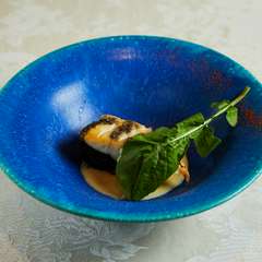 季節感を盛り込んだ目にも美しい一皿『魚料理』