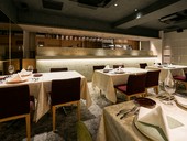 栃木県産の大谷石をふんだんに使用して落ち着いた雰囲気に