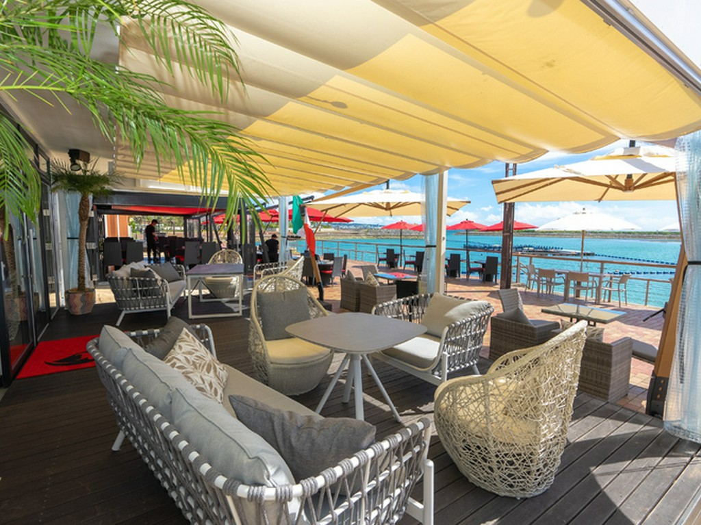 リゾート気分満点！目の前に広がる絶景を一望できる贅沢な空間