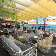 リゾート気分満点！目の前に広がる絶景を一望できる贅沢な空間