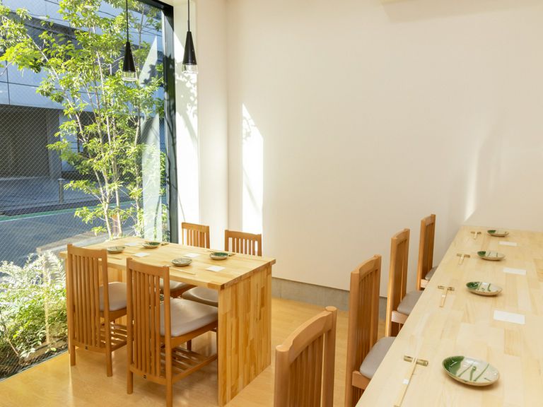 笑顔広がる明るく楽しい店内で、くつろぎの和食を楽しんで