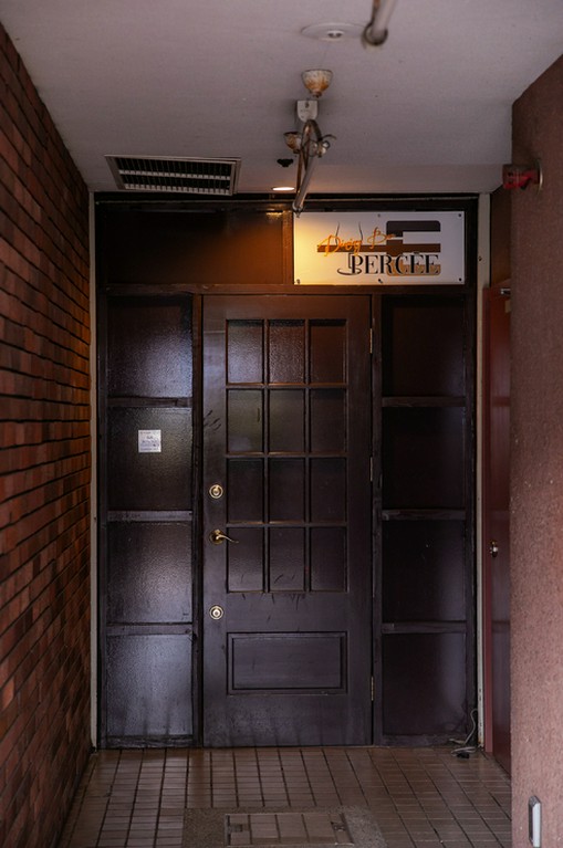 中洲川端駅前の隠れ家的ダイニングバー