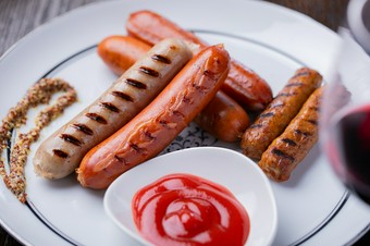 食べ応えあり『ソーセージ盛り合わせ5種』