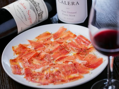 一杯目もしっかり楽しませる『削りたての生ハム』