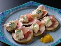 優しい風味と濃厚なコク。豊かな創造性とSNS映えする華やかさ『いちじくと生ハムのマスカルポーネ』