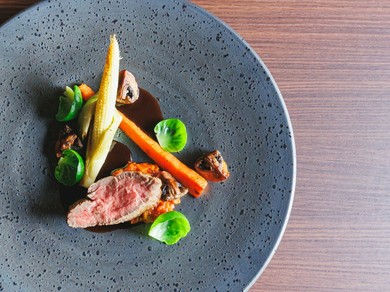 南インドの街をイメージ「スパイス×フレンチ」のオリジナル料理