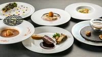 北海道産の旬食材をたっぷり使った季節のフランス料理をフルコースで満喫できます。料理は月替わりで提供。
※詳細は「コース」ページをご覧ください。