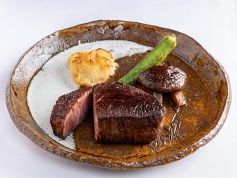 特選フィレの炭火焼ステーキのコース。
