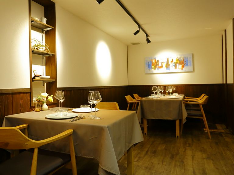 周囲の談笑、食器の触れ合う微かな音が心地よい