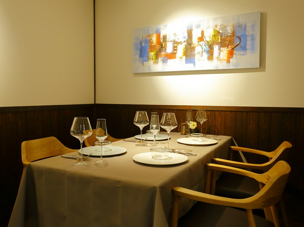 地元食材使った料理と、こだわりのワインでおもてなしを