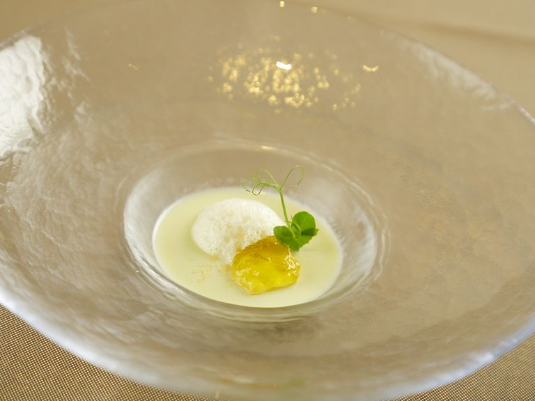 季節に応じた食材を使い、日々メニューが変わる「コース料理」