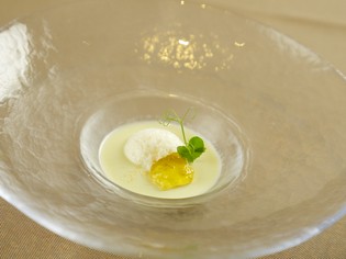 季節に応じた食材を使い、日々メニューが変わる「コース料理」