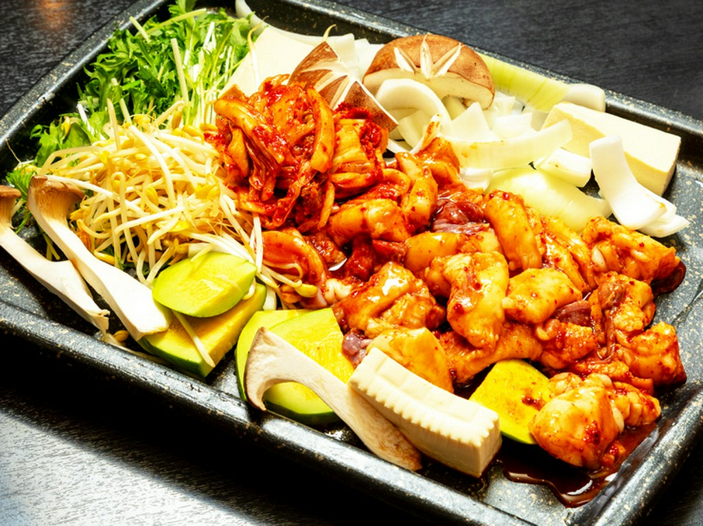 近江ホルモン鉄板焼セット（一人前）