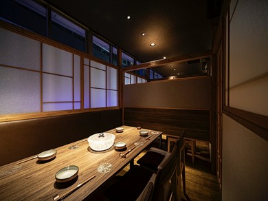 4〜6名ほど、少人数での集まりに最適な個室を完備