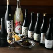 料理に合わせて楽しめる日本酒を、常時10種類ほど用意。次々に入れ替えていくので、訪れるたびに新しい味に出合えます。『飛露喜』『伯楽星』『田中六五』など、いずれ劣らぬ銘酒がずらり。
